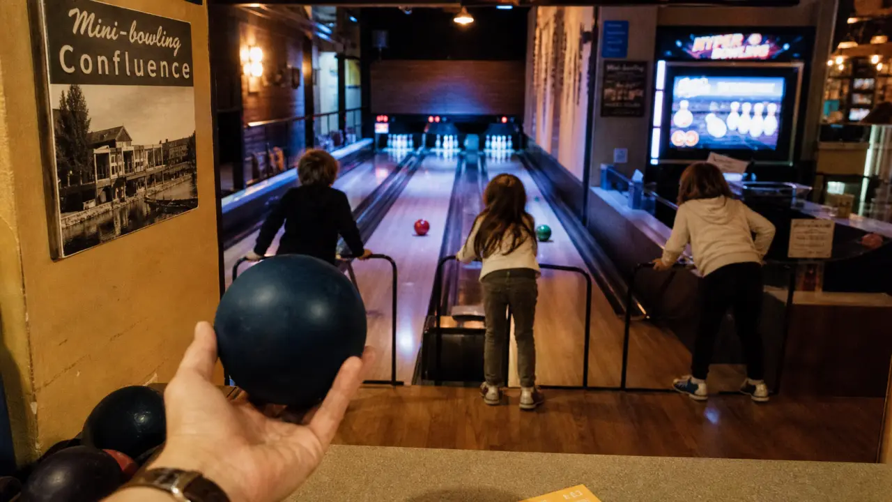 Mini-bowling bowling lyon confluence, pistes et boule sur place